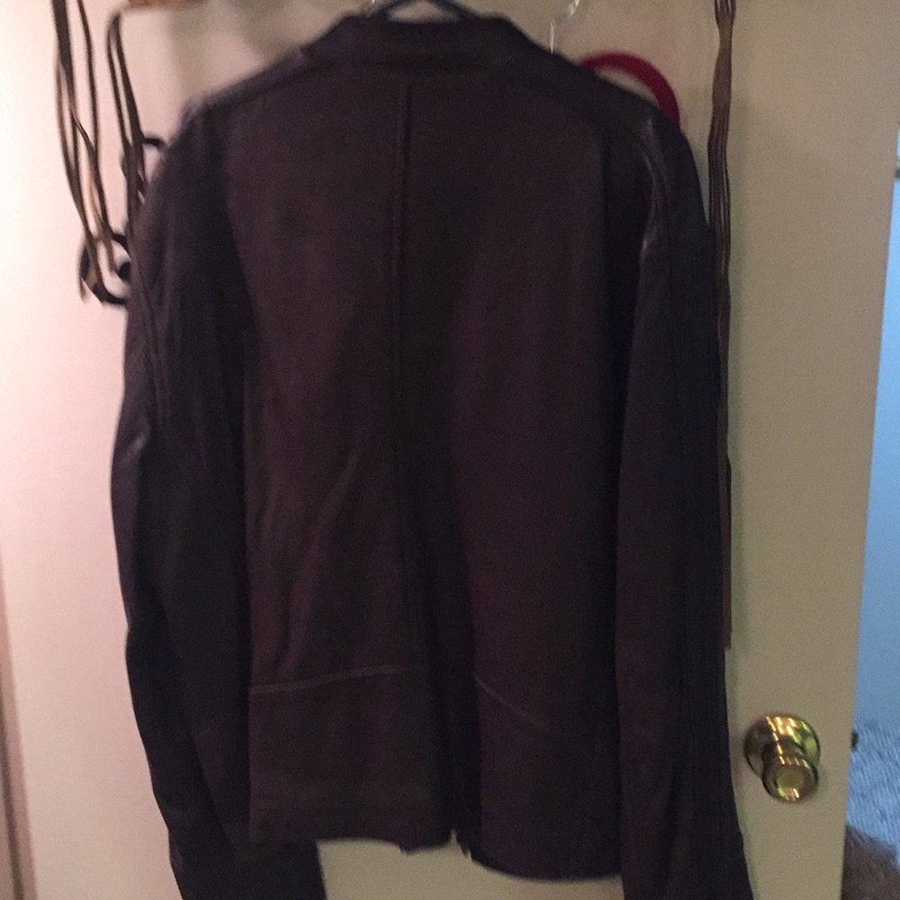 Leather jacket - Picture 3 of 4